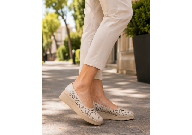 pantofi dama bej din piele naturala perforata cu talpa ortopedica CLP16BEJ
